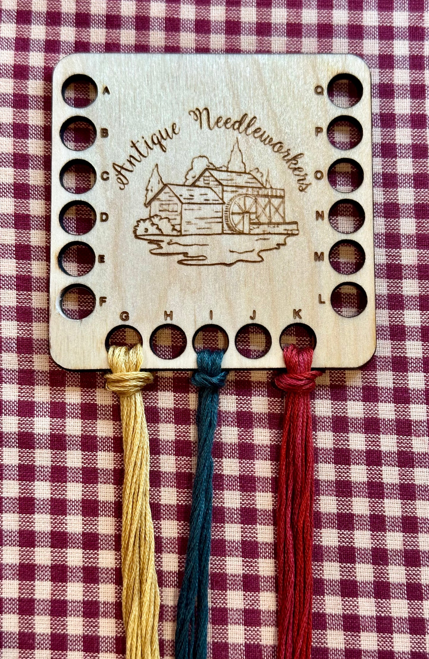 Antique Needleworkers Thread Keep