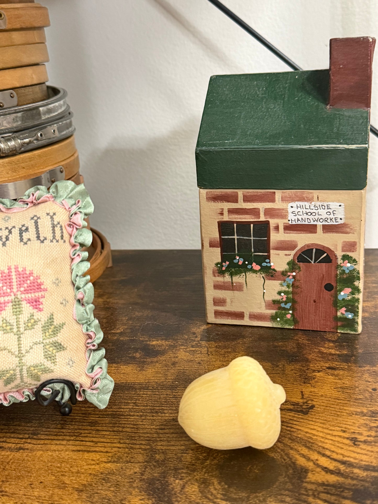 Acorn Thread Waxer